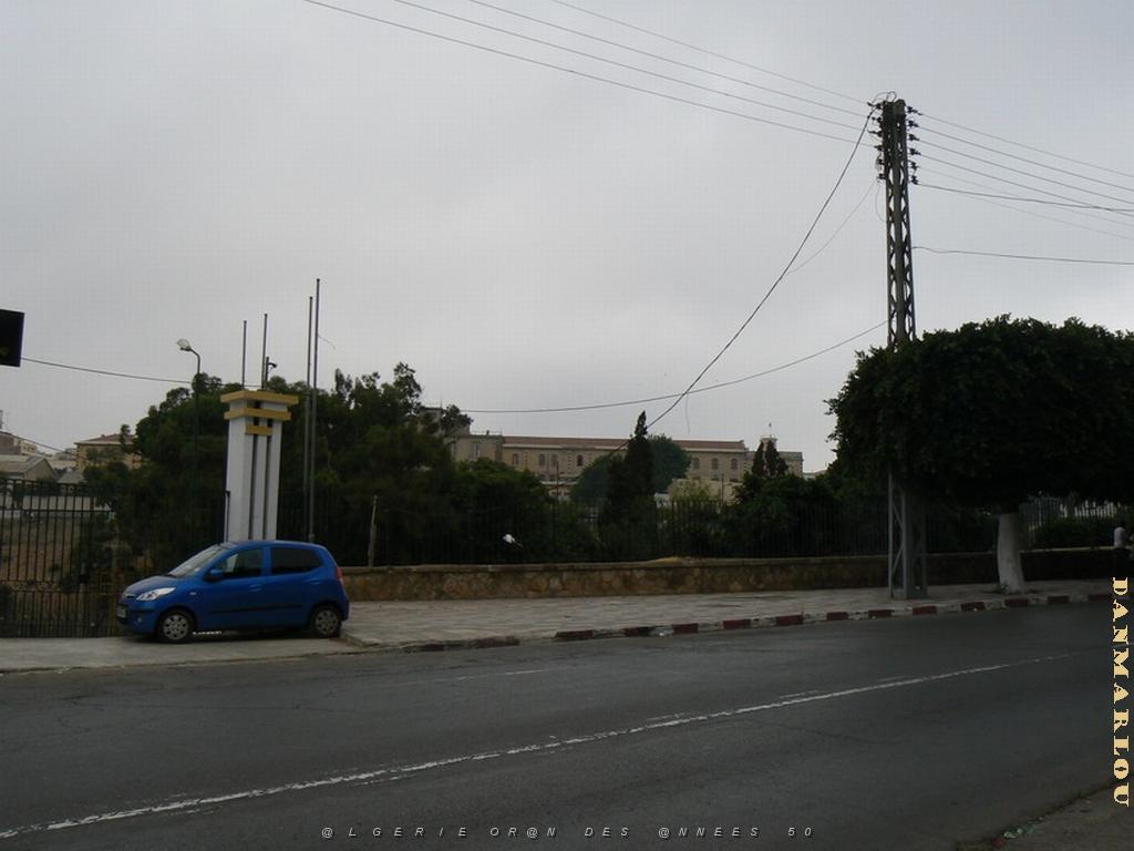 68 le theatre a droite .jpg